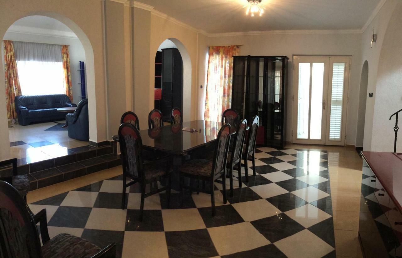 Nikolux Apartman Hajduszoboszlo Exterior photo