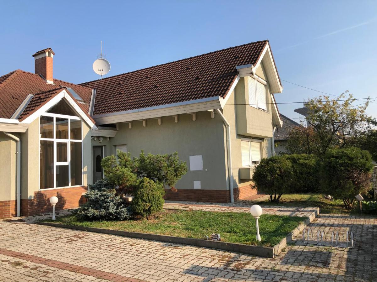 Nikolux Apartman Hajduszoboszlo Exterior photo